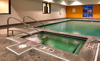 Holiday Inn Express & Suites Overland Park By IHG