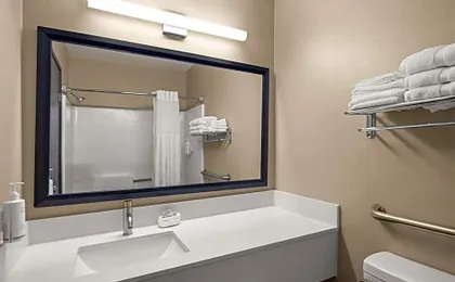 Travelodge by Wyndham Fargo West Acres