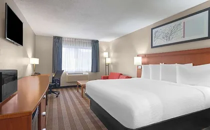 Travelodge by Wyndham Fargo West Acres