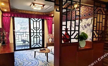 Koi Mountain Cliff Lodge · Cliff Hotel