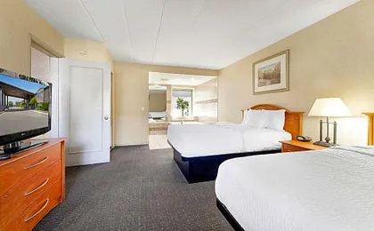 Days Inn & Suites by Wyndham Roseville/Detroit Area