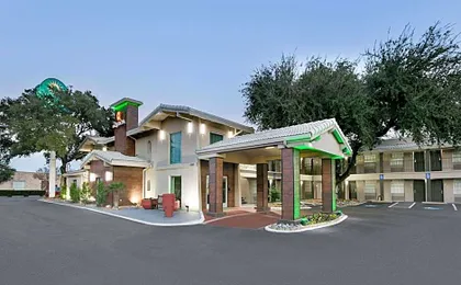 La Quinta Inn & Suites by Wyndham Dallas Uptown