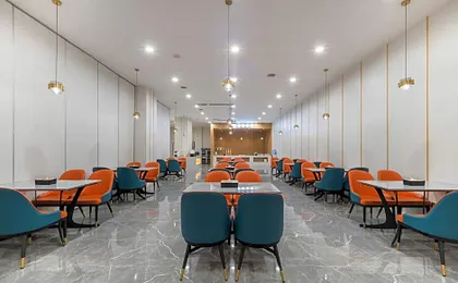 Starway Hotel Korla Shihua Avenue
