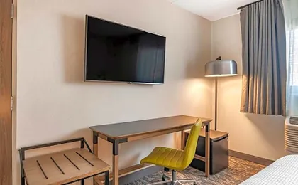 Fairfield by Marriott Inn & Suites Providence Airport Warwick