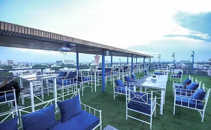 Kaki Hotel & Roof Top Restaurant