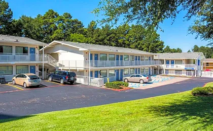 Motel 6-Longview, TX