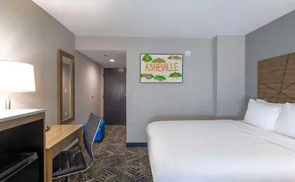 Rodeway Inn & Suites near Outlet Mall - Asheville