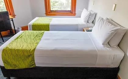 The Cambridge Hotel & Backpackers