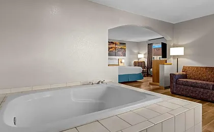 Days Inn & Suites by Wyndham Castle Rock