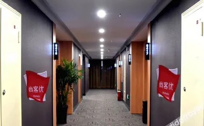 Is the guest best hotel chain store ZuoQuan bus stop