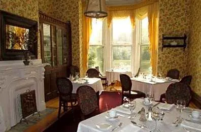 Shadow Lawn Inn