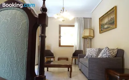 Retro pleasant apartment with Acropolis view