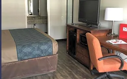 Travelodge by Wyndham Canton-Livonia Area, MI