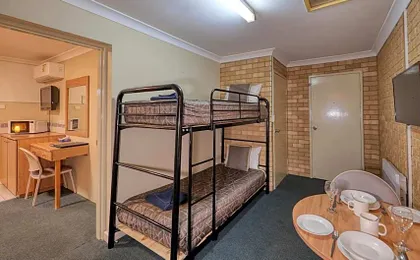 Forest Lodge Motor Inn & Restaurant