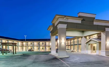 Super 8 by Wyndham Cotulla TX