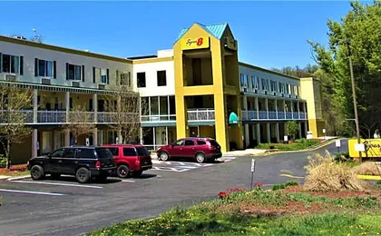 Super 8 by Wyndham New Cumberland