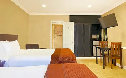 Nite Inn at Universal City - Walking Distance to Universal Studios Hollywood