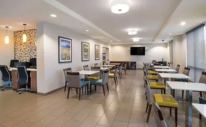 Comfort Inn & Suites Victoria North
