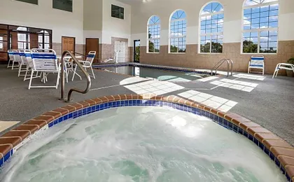Howard Johnson Hotel & Suites by Wyndham Oacoma