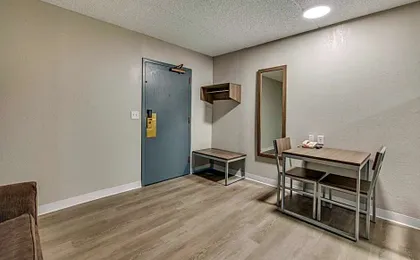 Suburban Studios Milwaukee Airport