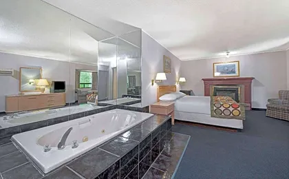 Super 8 by Wyndham Niagara Falls North