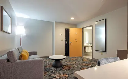 DoubleTree By Hilton Hotel Savannah Airport