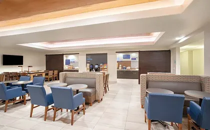 Holiday Inn Express & Suites Yosemite Park Area By IHG