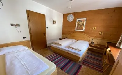 Saskia Residence
