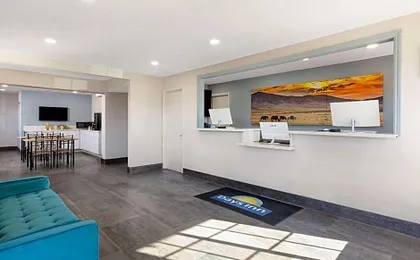 Days Inn by Wyndham Bakersfield
