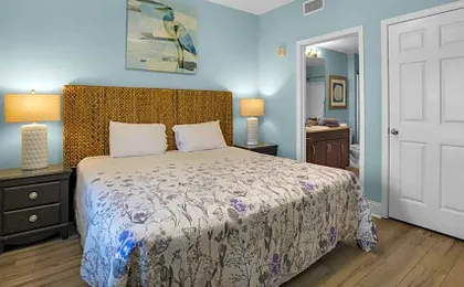 Laketown Wharf 1037