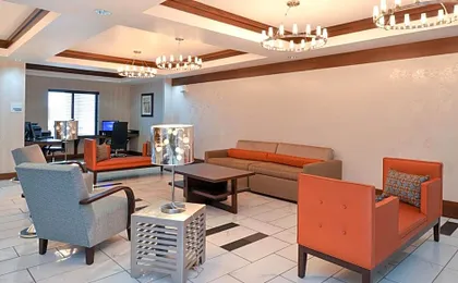 Holiday Inn Express & Suites Greenfield By IHG