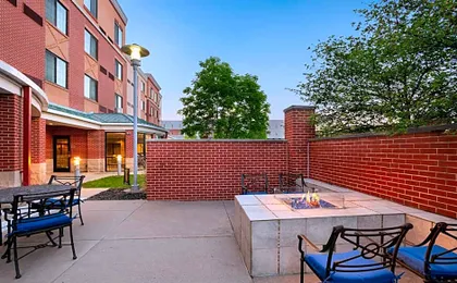 Courtyard by Marriott Omaha Aksarben Village