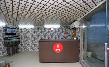 OYO 9786 Hotel Aerolook
