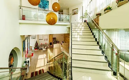 J HOTEL
