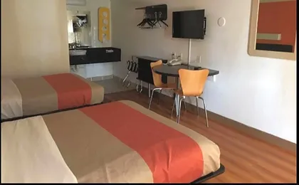 Travelodge by Wyndham Benton Harbor MI