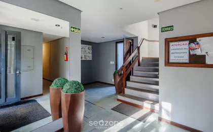 Apto espaçoso c/ lareira interna em Gramado AVP105