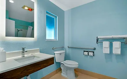 Quality Inn & Suites At Coos Bay