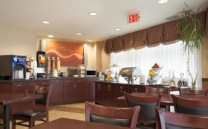 Days Inn & Suites by Wyndham Langley