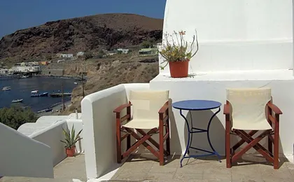Akrotiri Hotel