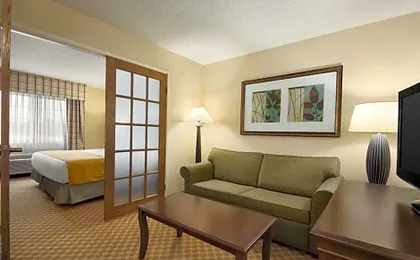 Country Inn & Suites by Radisson, Owatonna, MN