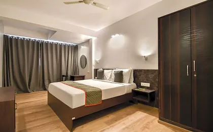 Super OYO Townhouse 263 Hotel Luxurs Shri Gopal Nagar