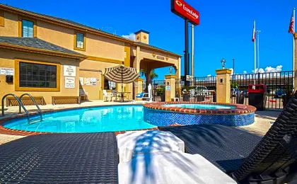 Econo Lodge Inn & Suites Corpus Christi