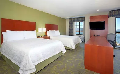 Hampton Inn & Suites Astoria