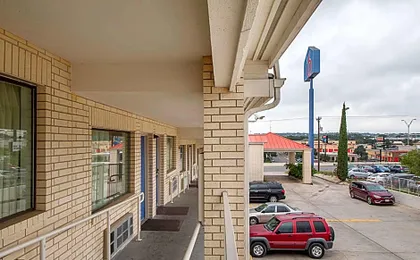 Motel 6-San Antonio, TX - Fiesta Trails