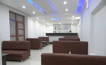 Hotel Paras Una(Una,HP)
