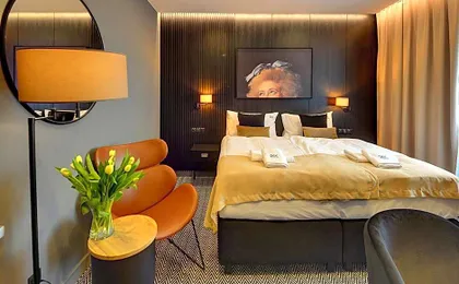 OAK Rooms