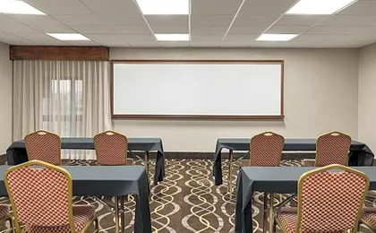 AmericInn by Wyndham Grand Rapids Airport North
