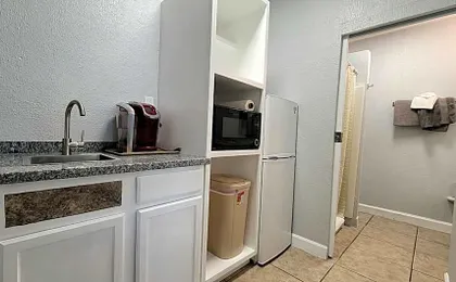 Barefoot Mailman Motel