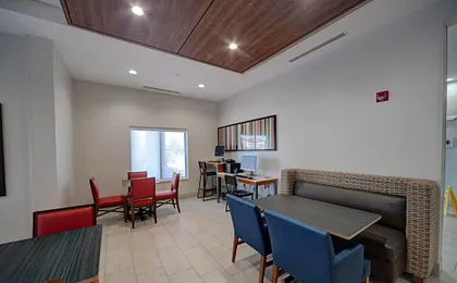 Holiday Inn Express & Suites Oklahoma City West-Yukon by IHG