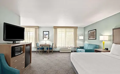 La Quinta Inn & Suites by Wyndham Newport